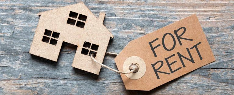 An image showing holiday home rental services as a set of keys to the holiday home